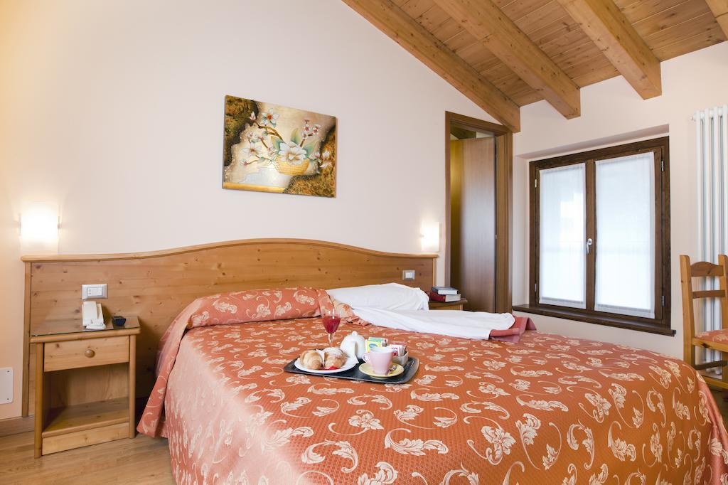 Hotel Ferrari Castione della Presolana Room photo